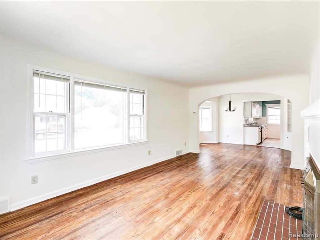 802 Edison Boulevard, Port Huron, MI 48060 — Photo 3