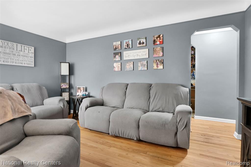 951 E Garfield Avenue, Hazel Park, MI 48030 — Photo 6