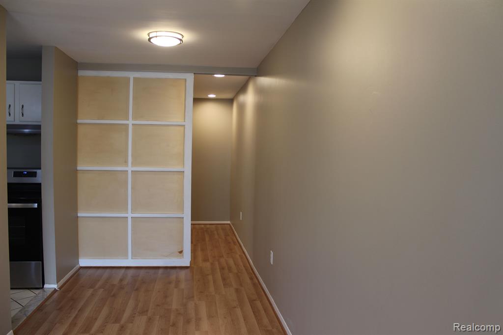 922 CHESTNUT HILL Drive, Auburn Hills, MI 48326 — Photo 16