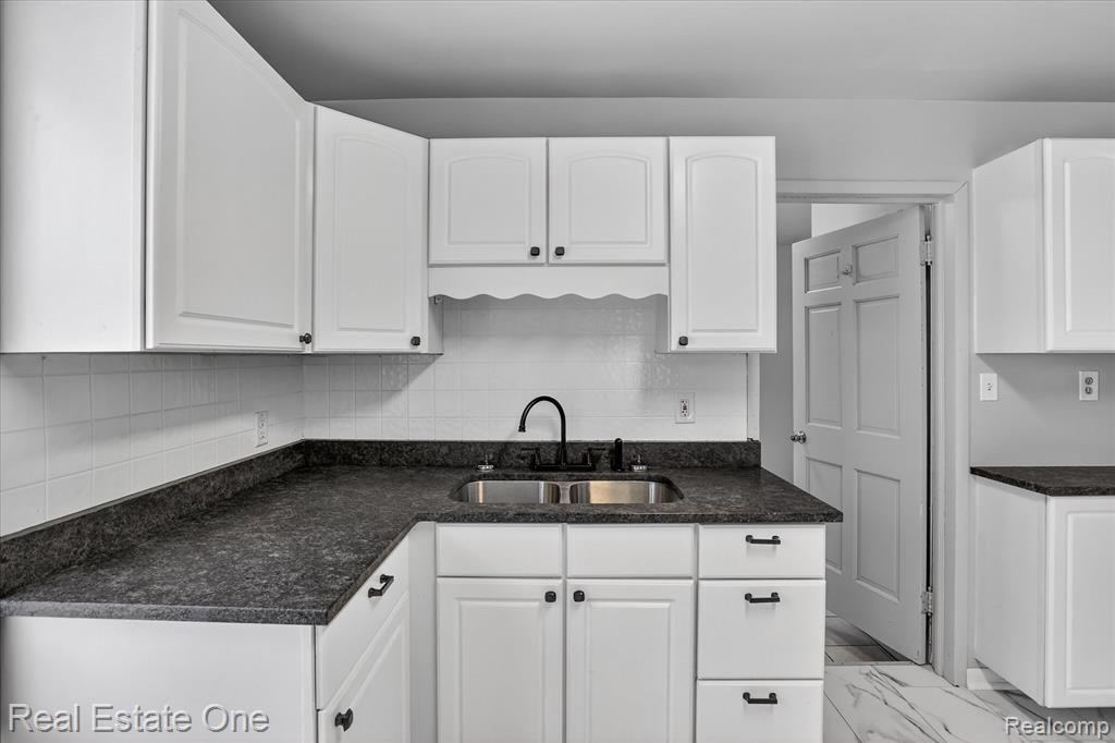 3267 Mills Acres Street, Flint, MI 48506 — Photo 11