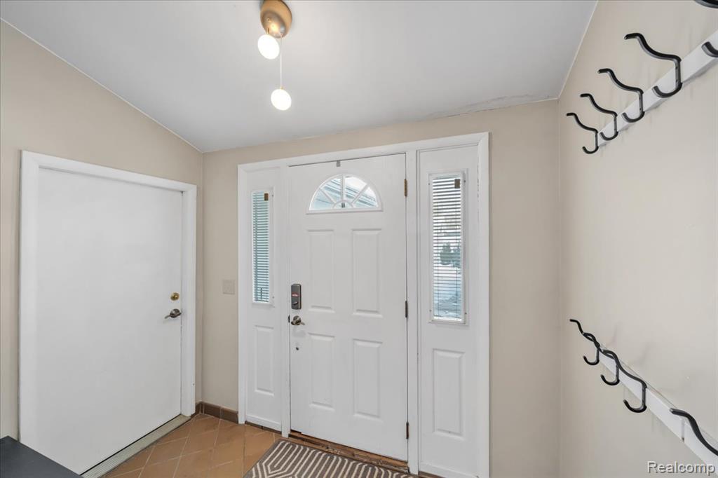 4620 Midland Avenue, Waterford, MI 48329 — Photo 17