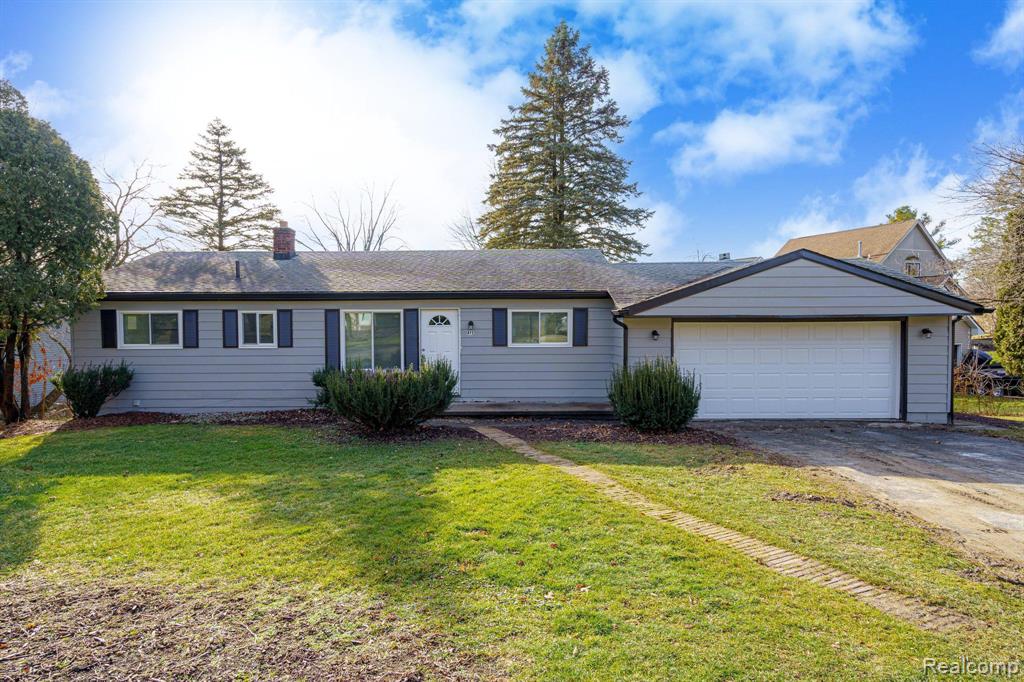 411 BUNNY RUN Boulevard, Lake Orion, MI 48362 — front exterior