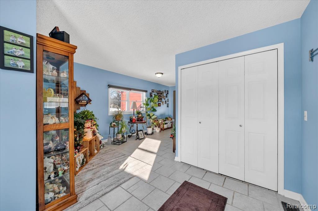 9169 Graytrax Road, Grand Blanc, MI 48439 — Photo 8