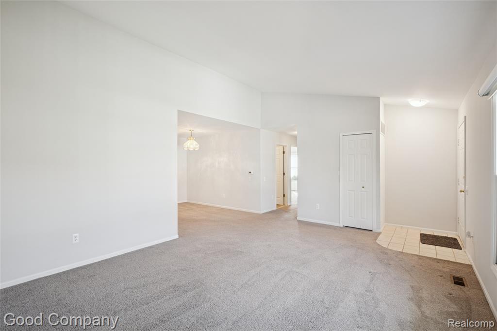 9200 North Drive, Saint Clair Shores, MI 48082 — Photo 5