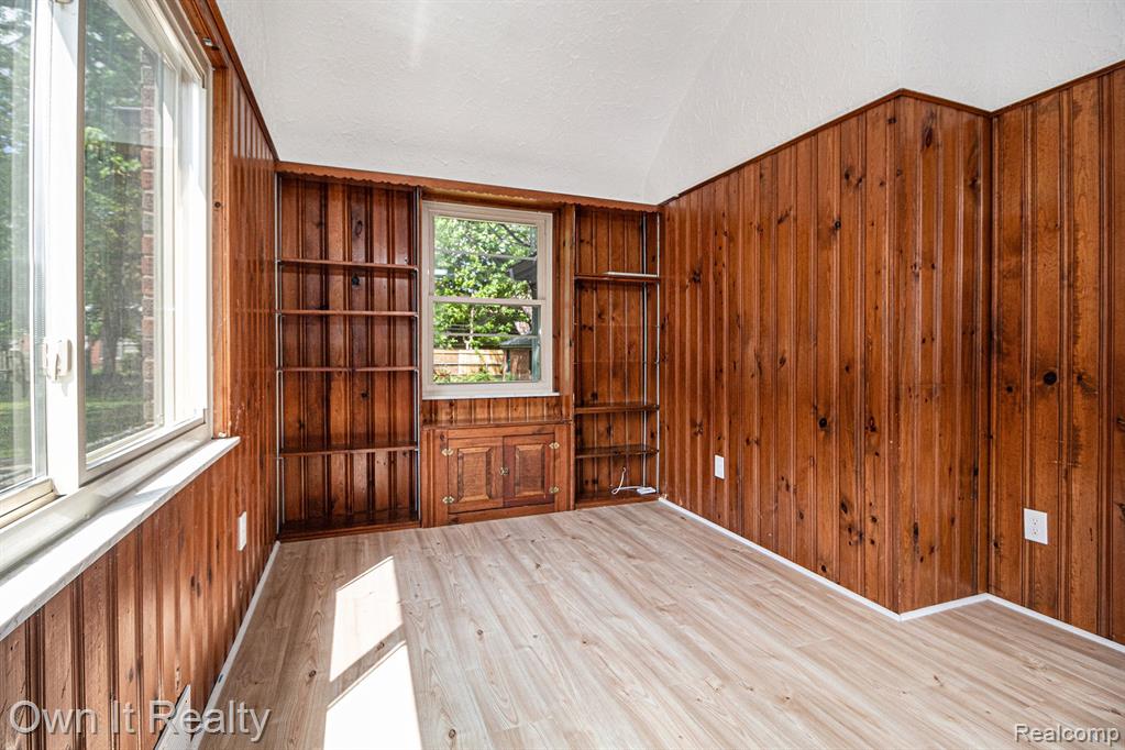 9320 W OUTER Drive, Detroit, MI 48219 — Photo 13
