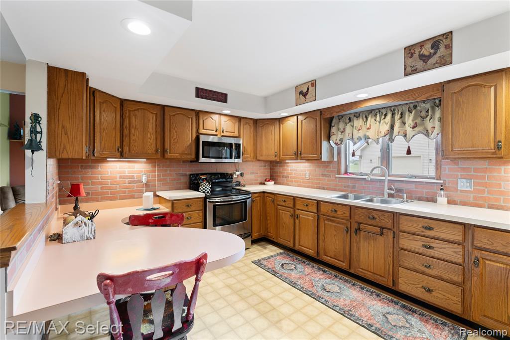 5293 Lin Hill Drive, Swartz Creek, MI 48473 — Photo 12