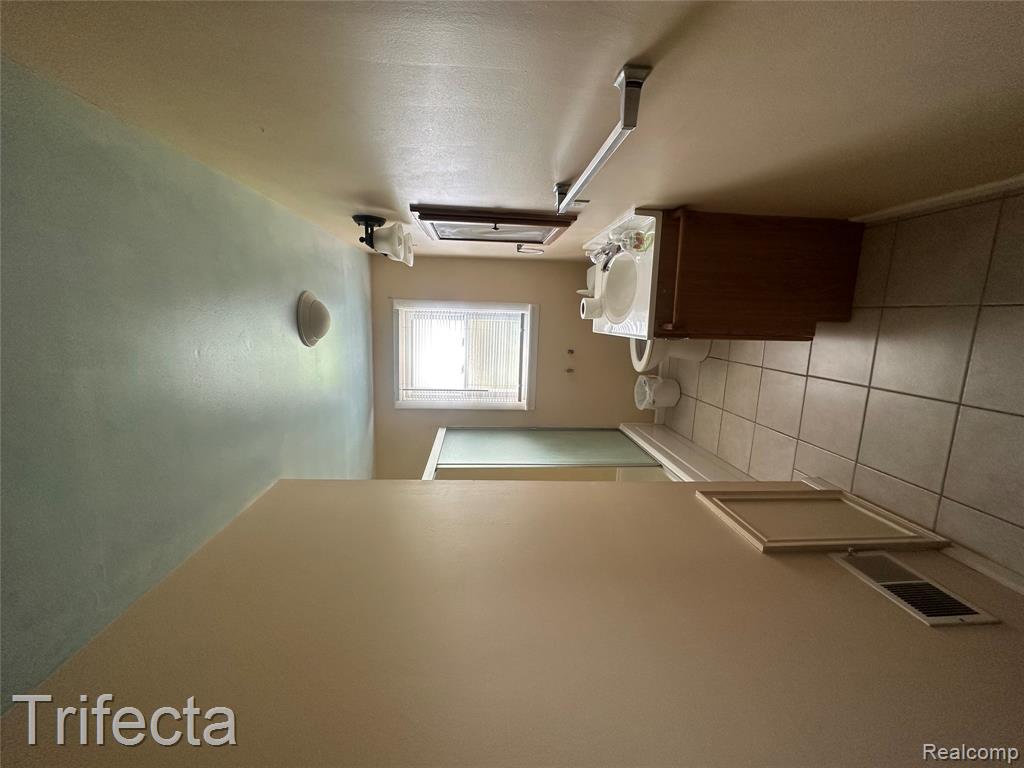 23930 21 Mile Road, Macomb, MI 48042 — Photo 13