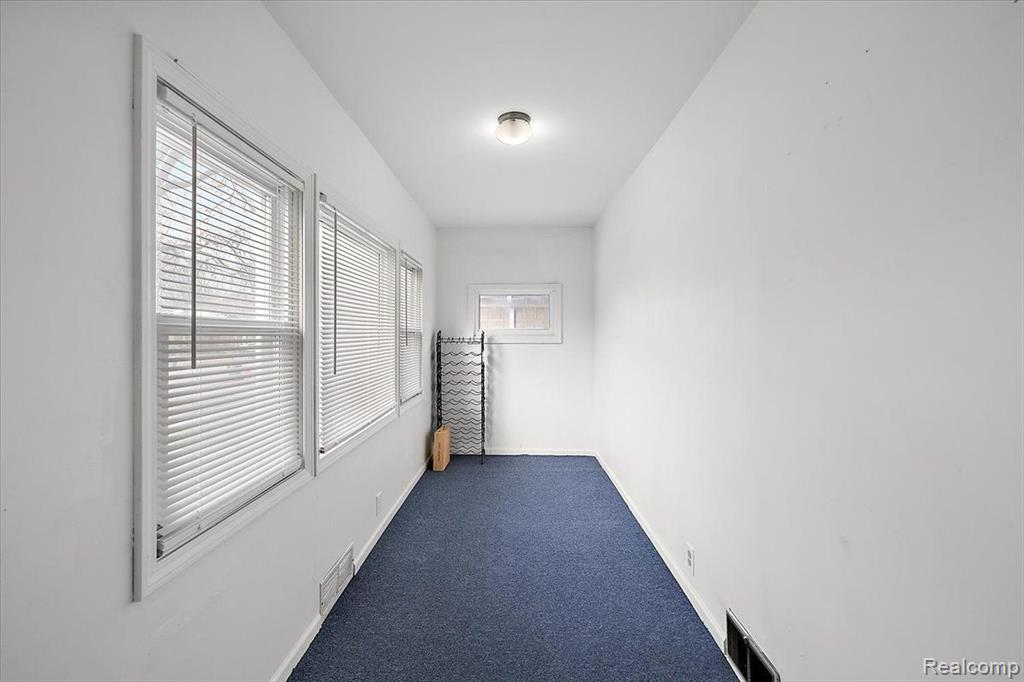60 W Elmwood Avenue, Clawson, MI — Photo 12