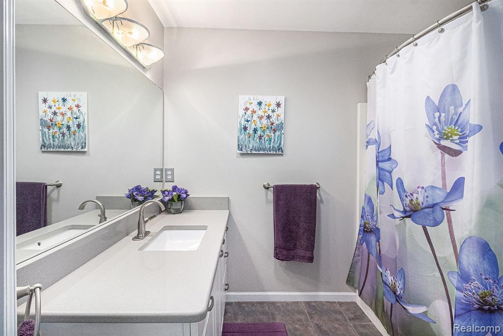 57598 HIDDEN TIMBERS Drive, South Lyon, MI 48178 — Photo 20