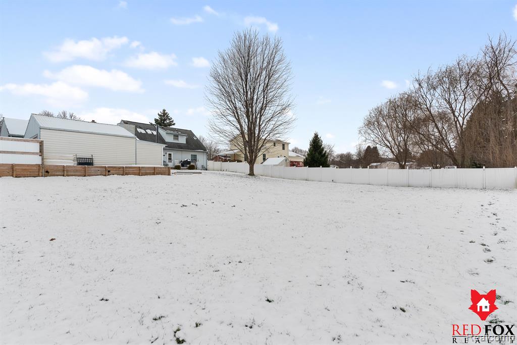 751 WILLIAMSBURG Drive, Caro, MI 48723 — Photo 33
