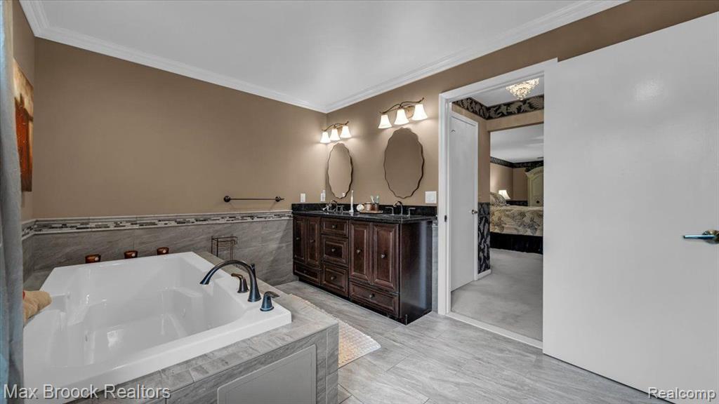 404 SHELLBOURNE Drive, Rochester Hills, MI 48309 — Photo 38