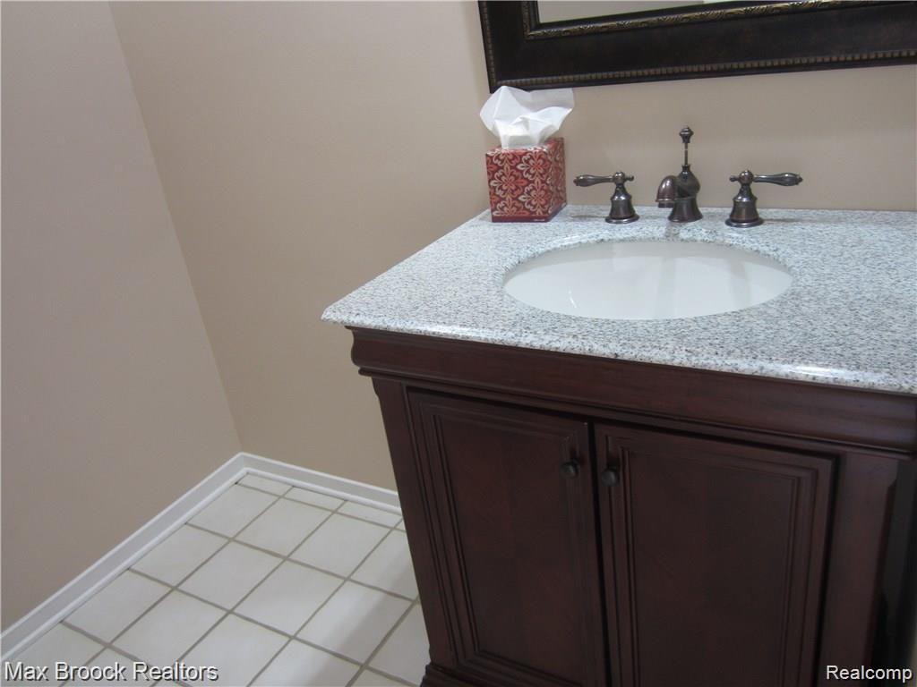 4250 BRECKENRIDGE Drive, West Bloomfield, MI — Photo 7