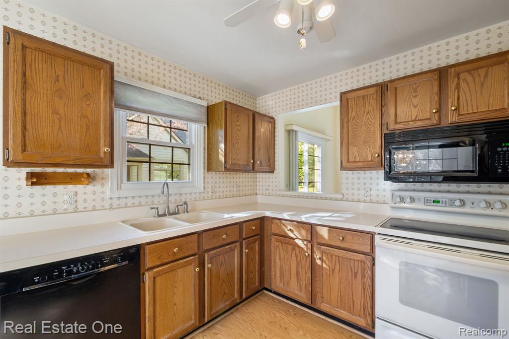 2588 Maple Forest Court, Wixom, MI 48393 — Photo 19