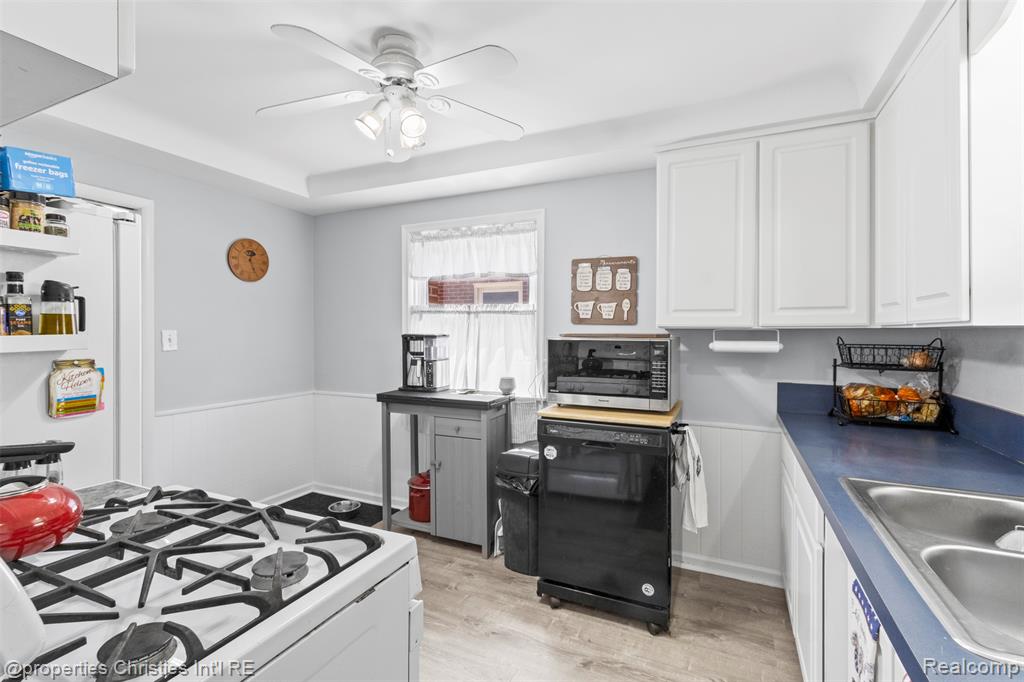 6561 Hawthorne Street, Garden City, MI — Photo 10