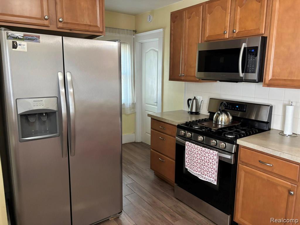 832 Pinecrest Drive E, Fenton, MI 48220 — Photo 43