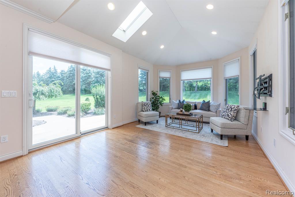 5003 HICKORY POINTE Drive, Orchard Lake Village, MI 48323 — Photo 27