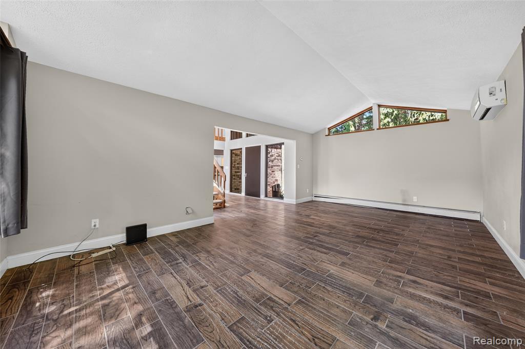 4565 Brookside Road, Fenton, MI 48430 — Photo 9