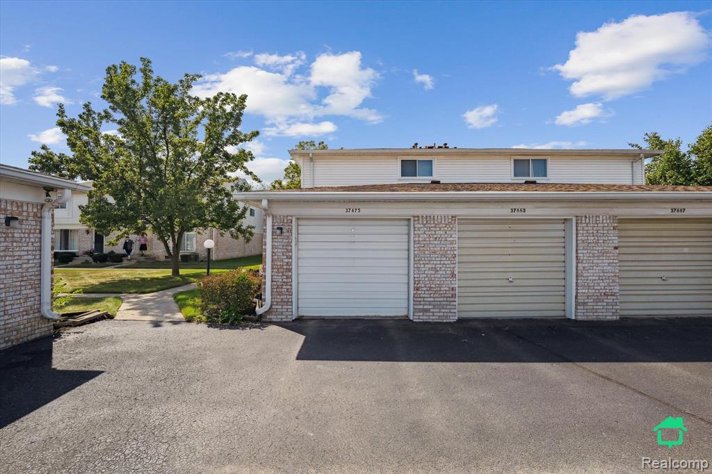 37675 Colonial Drive, Westland, MI — Photo 37
