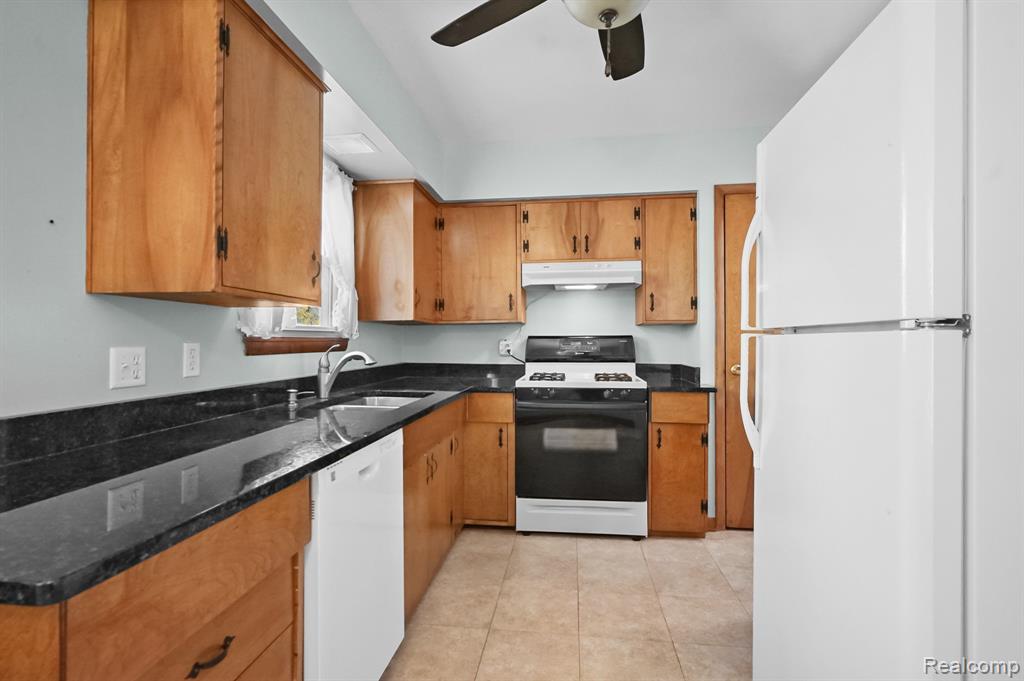 4318 Moonlight Drive, Holly, MI 48442 — Photo 11