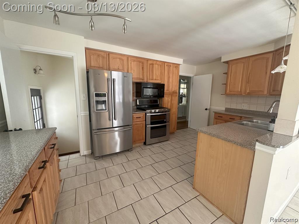 515 S MARIAS Avenue, Clawson, MI — Photo 13
