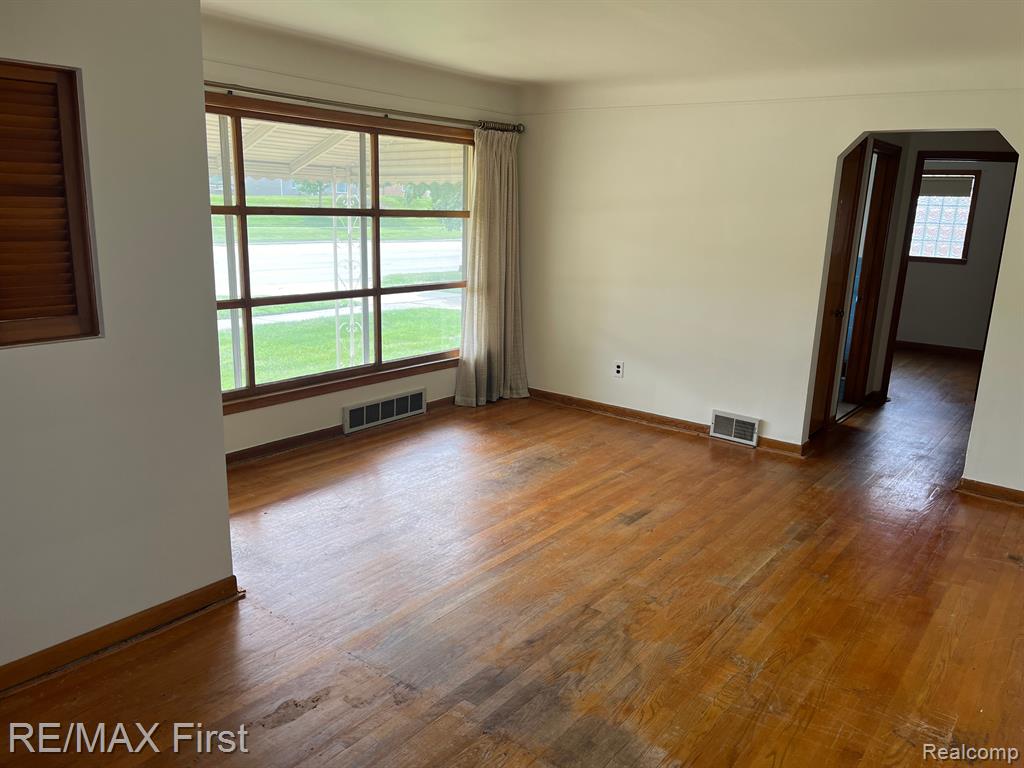 5239 E 13 MILE Road, Warren, MI 48092 — Photo 3