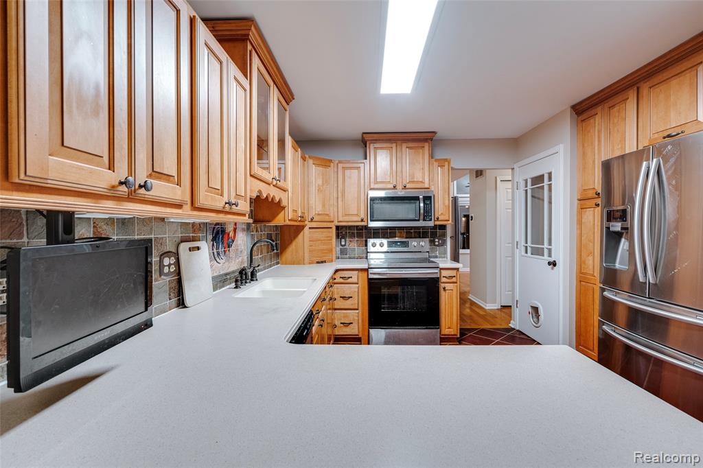 42162 Saratoga Circle, Canton, MI 48187 — Photo 18