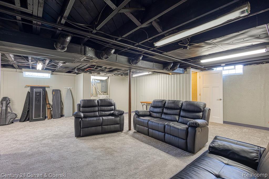 8943 ROSLYN Street, Livonia, MI 48150 — Photo 15