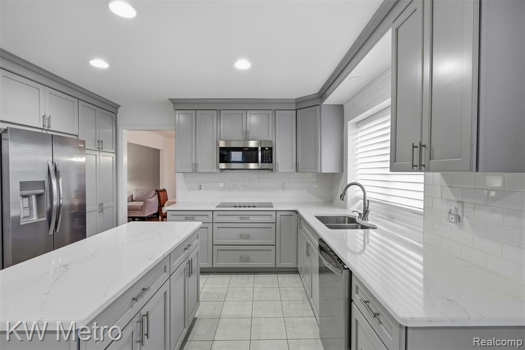 887 Grovecrest, Rochester Hills, MI 48307 — Photo 11