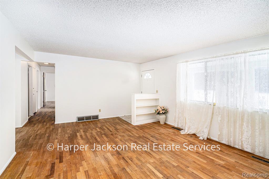 11637 E Lansing Road, Durand, MI 48429 — Photo 7