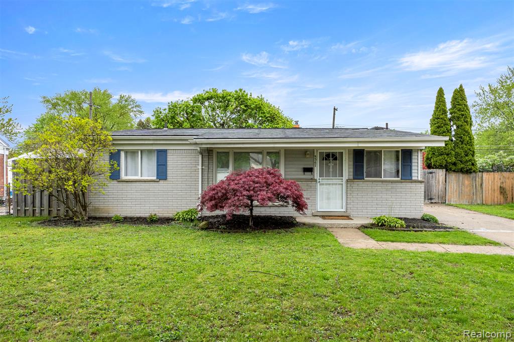 5367 Vivian Street, Dearborn Heights, MI 48125 — front exterior