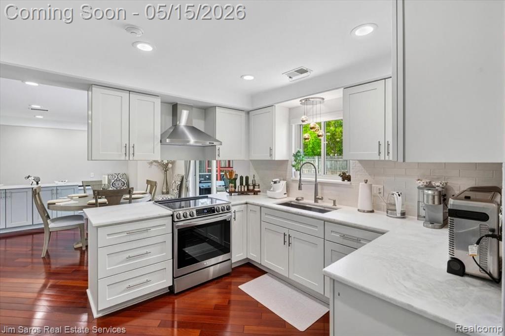 1024 Blairmoor Court, Grosse Pointe Woods, MI 48236 — Photo 10
