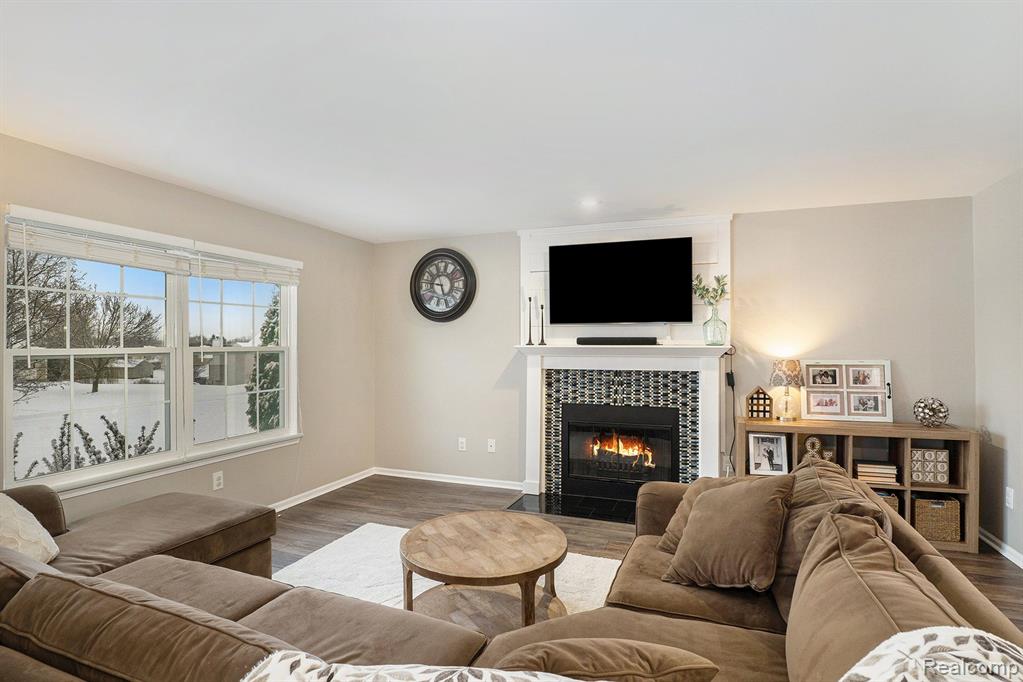 9447 APPLE Court, Fenton, MI 48430 — Photo 2