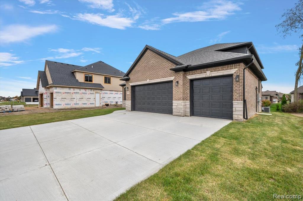 50352 Mistwood Drive, Macomb, MI 48042 — Photo 68
