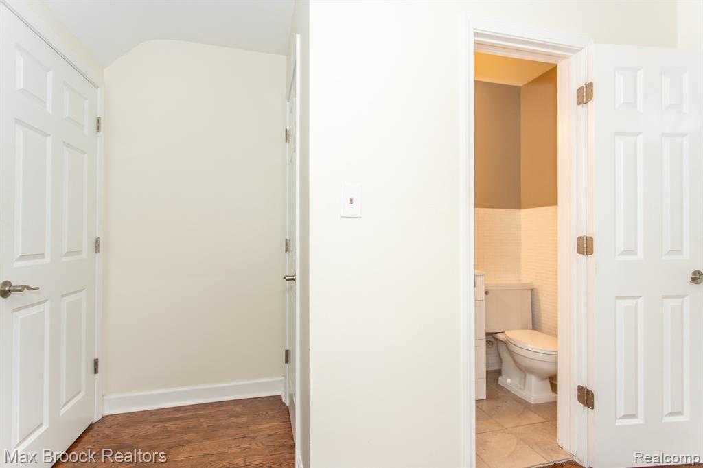 25830 Berkley Avenue, Huntington Woods, MI — Photo 17