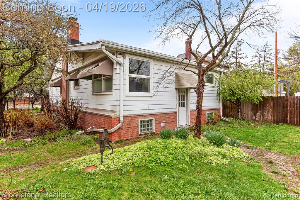 719 W 12 Mile Road, Royal Oak, MI 48073 — Photo 39