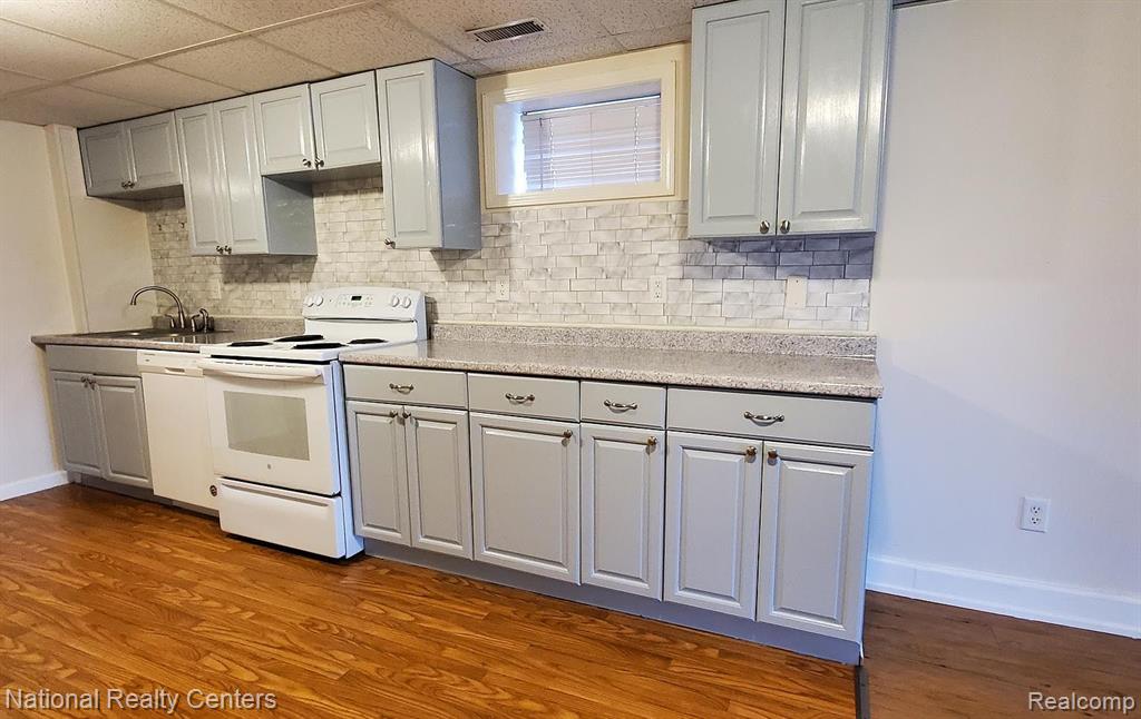 1349 Beach Drive, Lake Orion, MI — Photo 10