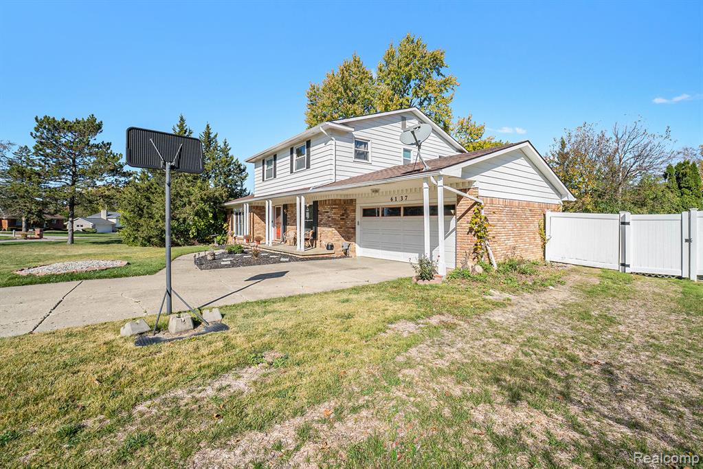 6137 Pebbleshire Drive, Grand Blanc, MI 48439 — Photo 3