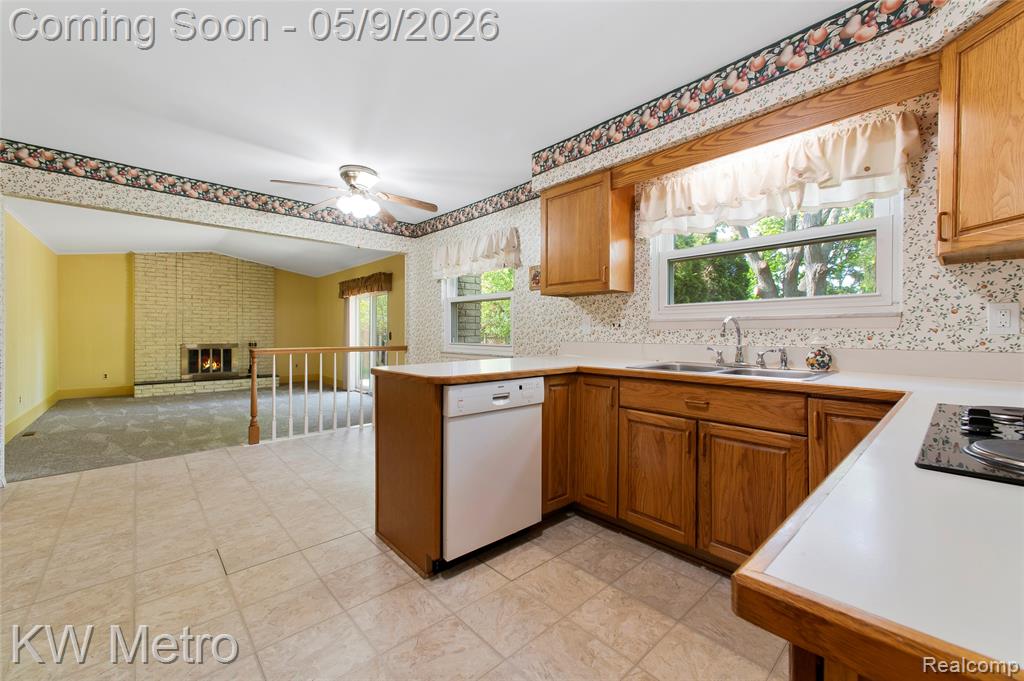 477 Coldiron Drive, Rochester Hills, MI 48307 — Photo 12