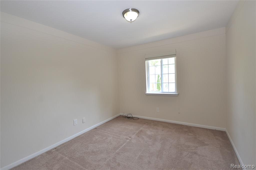 559 Fox Hills Drive N, Bloomfield Hills, MI 48304 — Photo 15