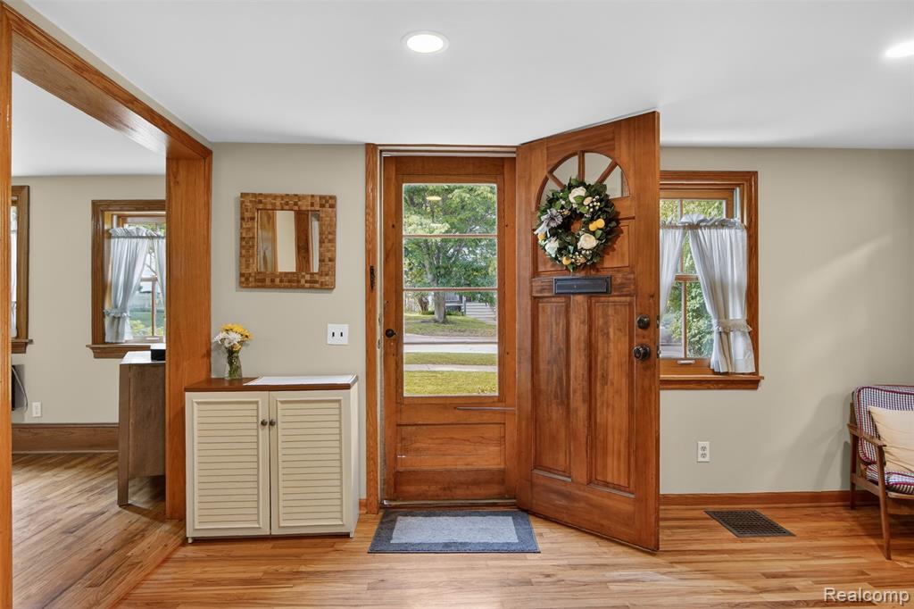623 W Liberty Street - Photo 3