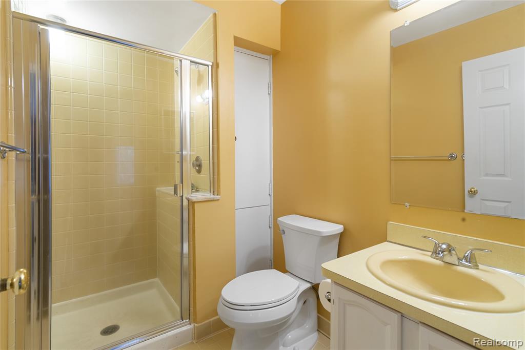 5023 Meadowbrook Drive, West Bloomfield, MI — Photo 16