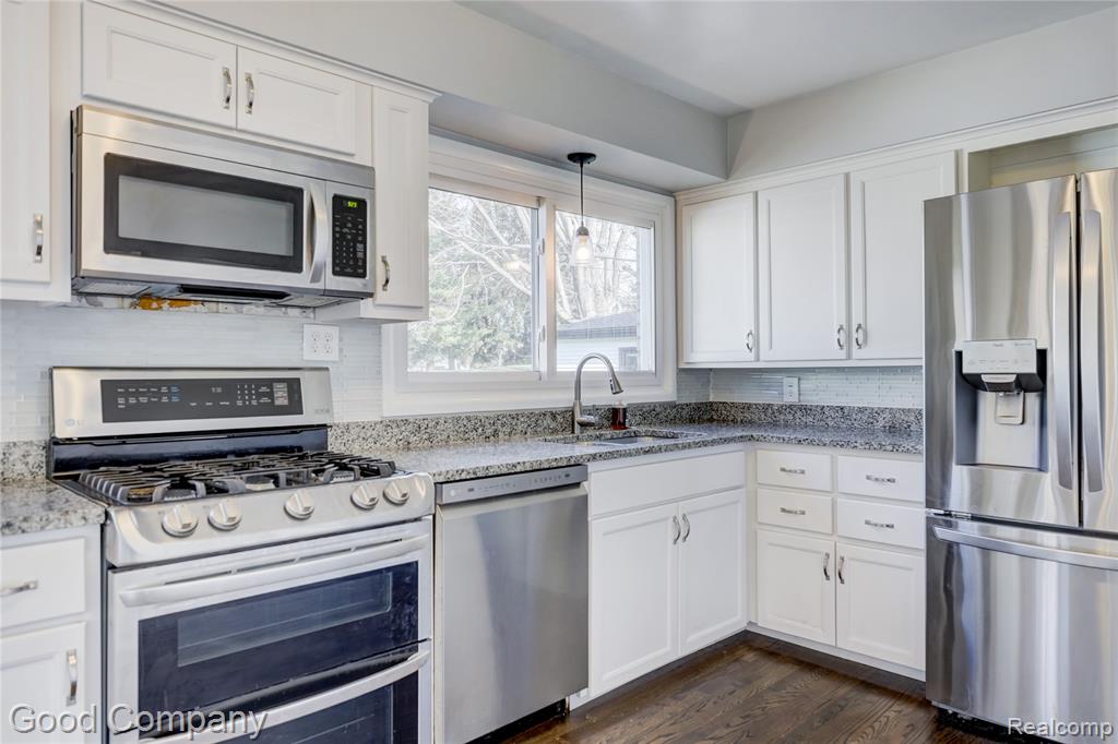 1303 Sycamore Drive, Rochester Hills, MI 48307 — Photo 16
