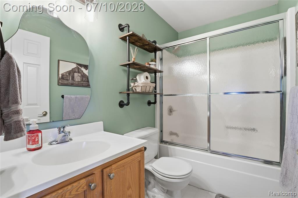 5275 E Maple Avenue, Grand Blanc, MI 48439 — Photo 17