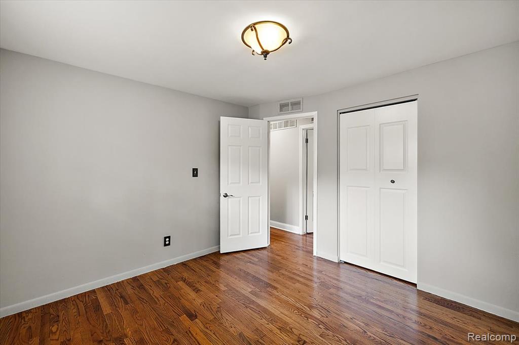 726 Woodlawn Avenue, Royal Oak, MI 48073 — Photo 13