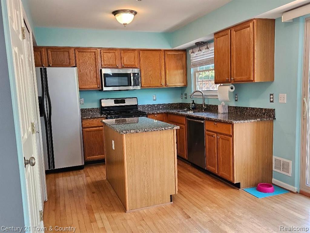1926 OTTER POND Lane, Canton, MI 48188 — Photo 8