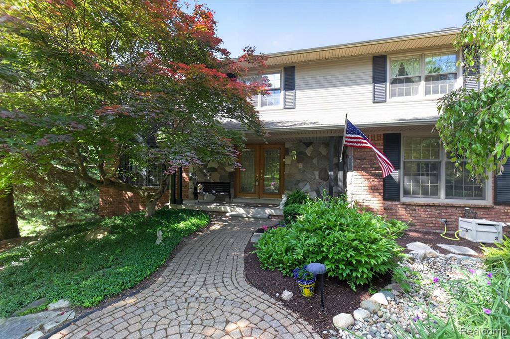 12664 Lashbrook Lane W, Brighton, MI 48114 — Photo 2