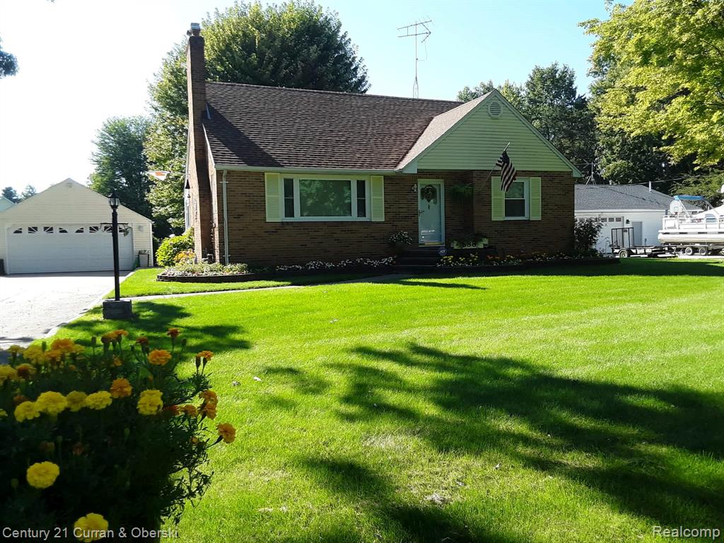 688 New Hampshire Avenue, Marysville, MI 48040 — Photo 2