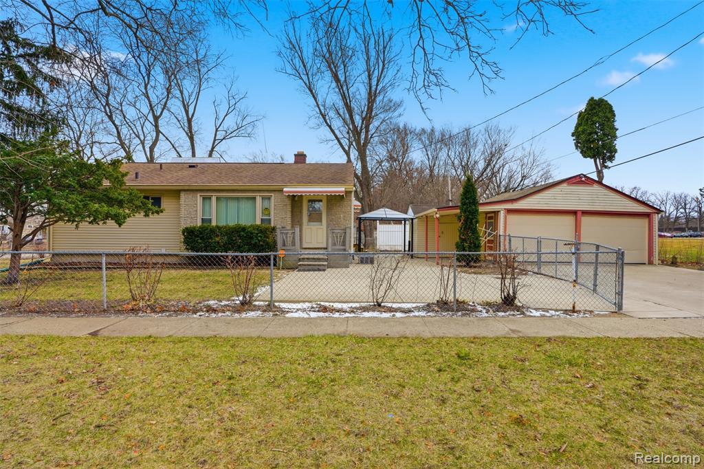 916 Buckingham Avenue, Flint, MI 48507 — Photo 2