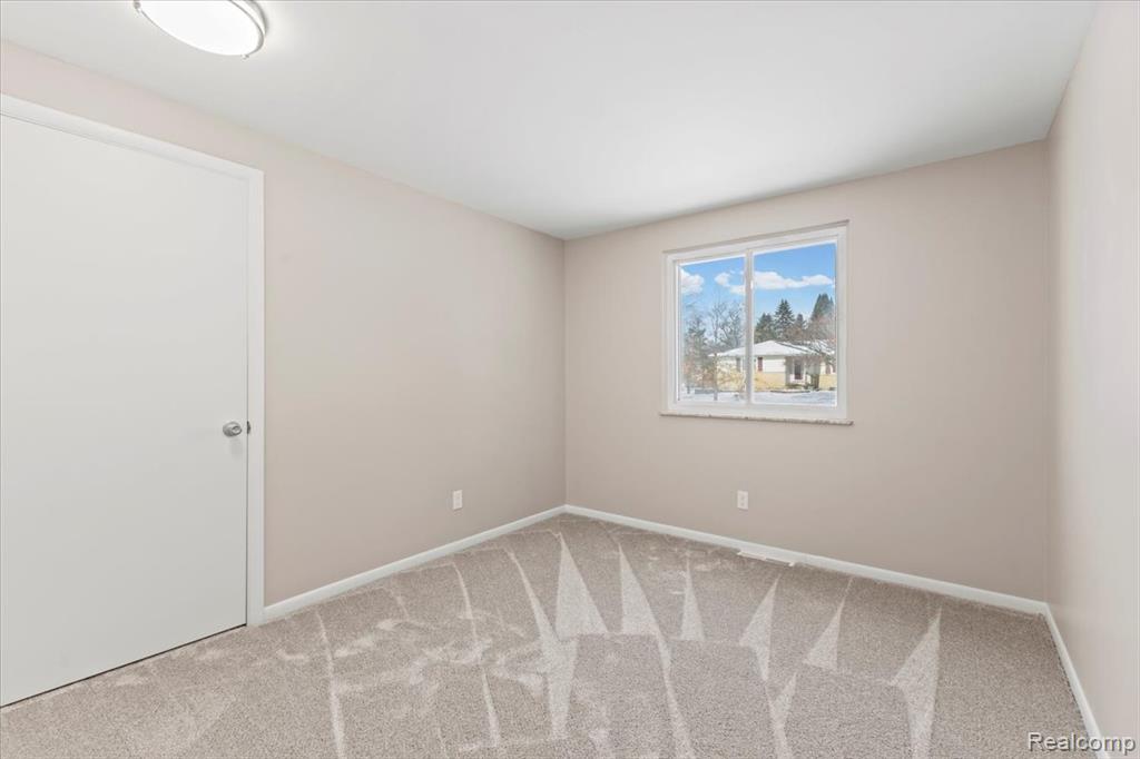 566 Eastridge Drive, Ortonville, MI 48462 — Photo 21