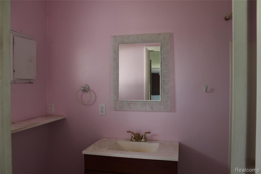 5610 Noll Street, Sterling Heights, MI 48310 — Photo 9